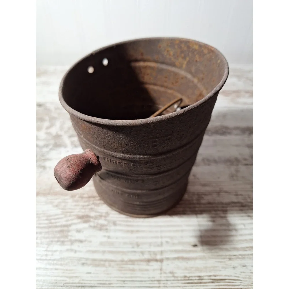 Vintage Bromwell's 3 Cup Metal Measuring Sifter Red Handle